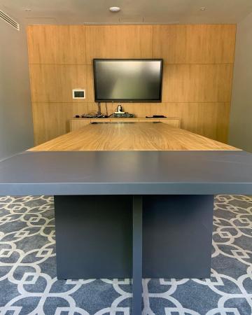 Мебель для переговорной и зала заседаний